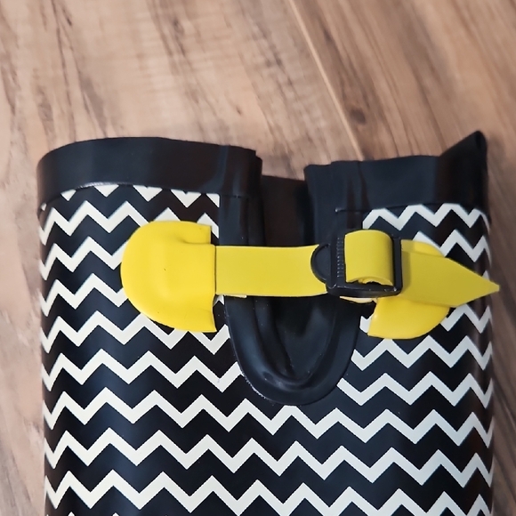 Capelli Stylish Women's Chevron Rain Boots - Black and Yellow - Picture 10 of 15